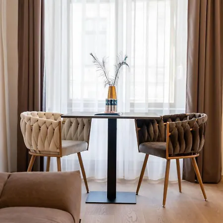 Lavilo Main Square Apartmanhotel *