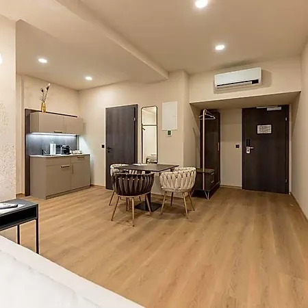Lavilo Center Aparthotel 3*